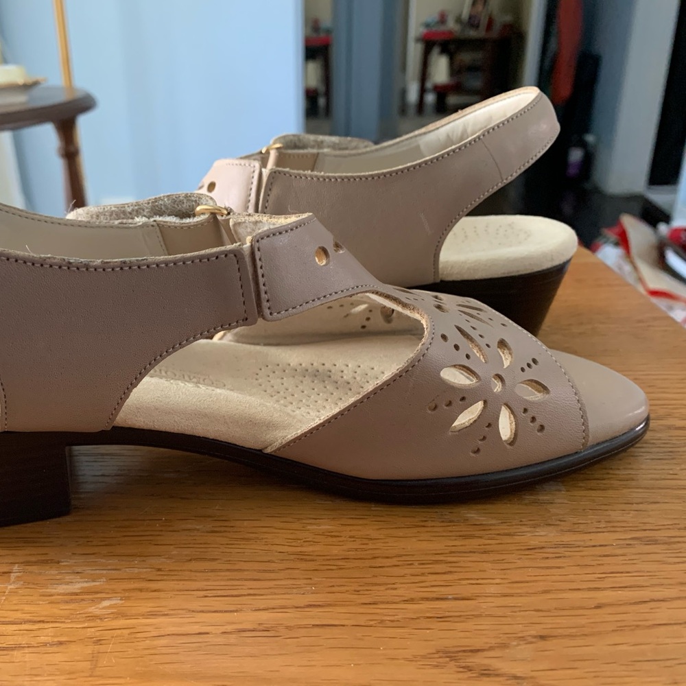 Tan Sandals with Decorative Cut-Outs and Low Heel